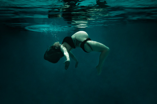Underwater - 2 - by Twig & Thistle Photography. Whangarei - Northland based portrait photographer specialising in maternity, newborn photography.